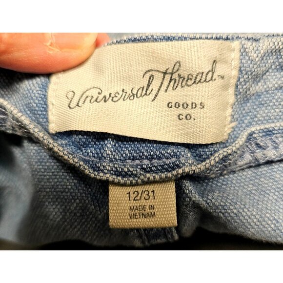 Universal Thread Women's High Rise Midi Denim Shorts Size 12/31 Light Wash - Picture 4 of 9